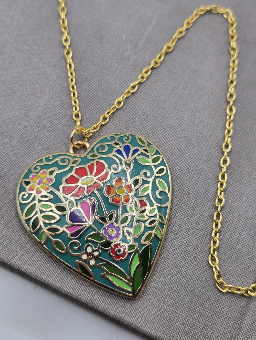 Boho Cloisonne Heart Pendant Necklace Enamel Flowers 20” Long Dainty Gold Chain